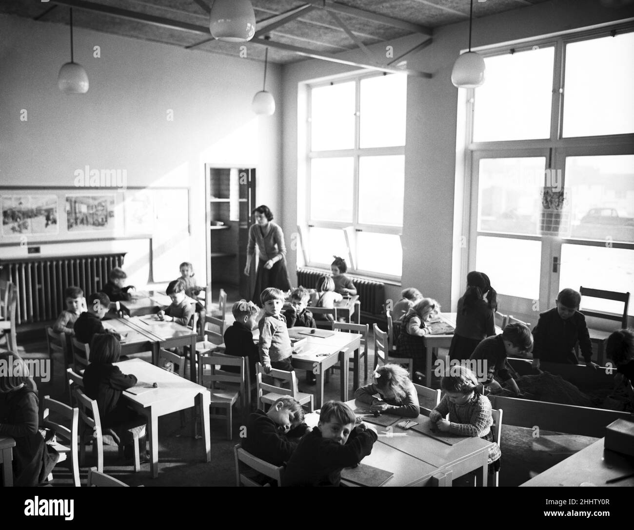 Une classe scolaire à Peterlee, une petite ville construite en vertu de la New Towns Act de 1946, dans le comté de Durham.3rd mars 1954. Banque D'Images