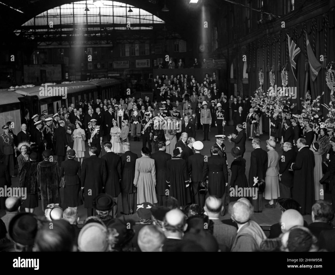 La visite d'État du roi Frederick IX et de la reine Ingrid du Danemark.Photographié à leur arrivée.Ils sont accueillis par la famille royale britannique.8th mai 1951. Banque D'Images