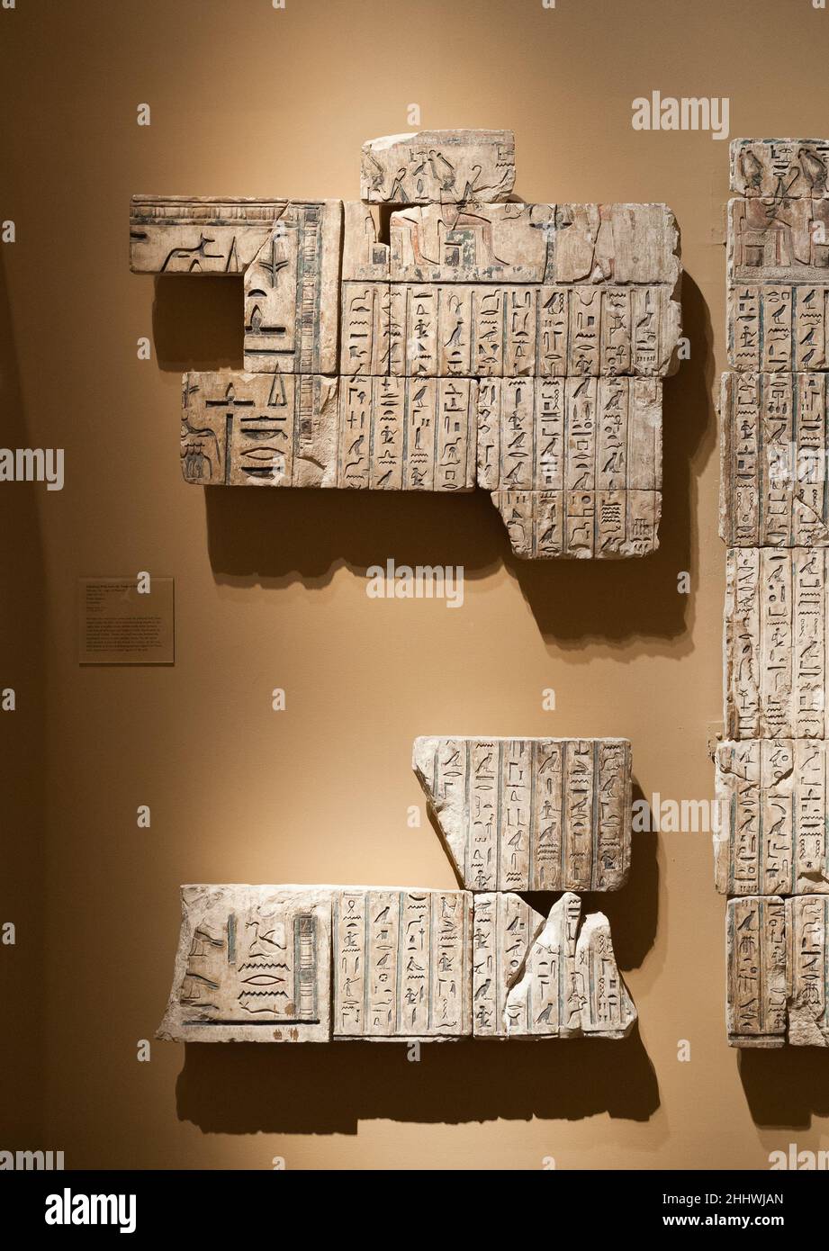 Relief de la tombe de Bakenrenef, mur de petite pièce avec des textes et des niches 664–610 C.-B. période tardive, Saite pour l'interprétation conservatrice de ce groupe de reliefs, voir 11.150.50a–d-related.Relief de la tombe de Bakenrenef, mur de petite pièce avec textes et niches 549495 Banque D'Images