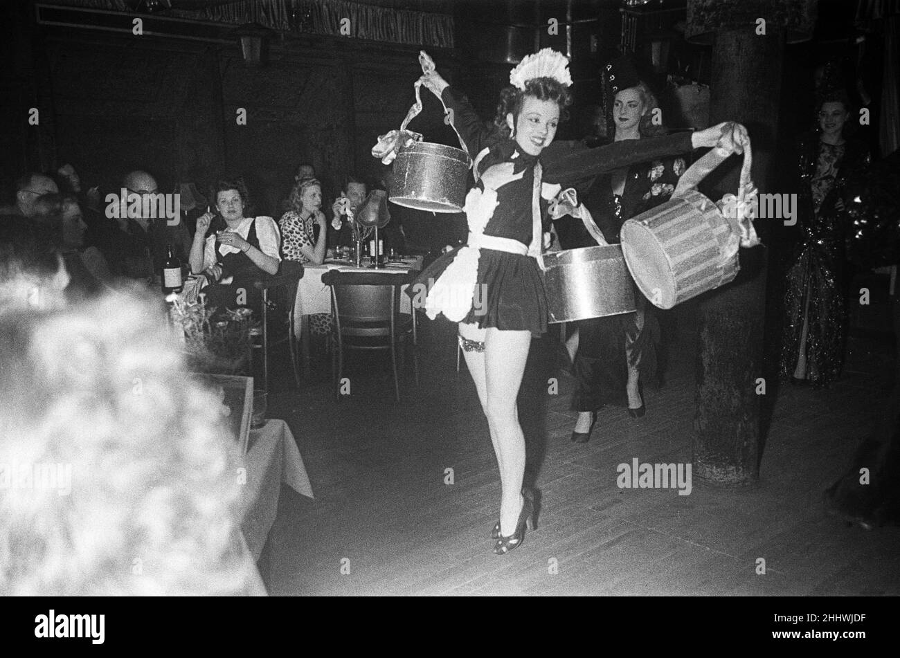 Spectacle au Cabaret Club le 1946 juillet Banque D'Images