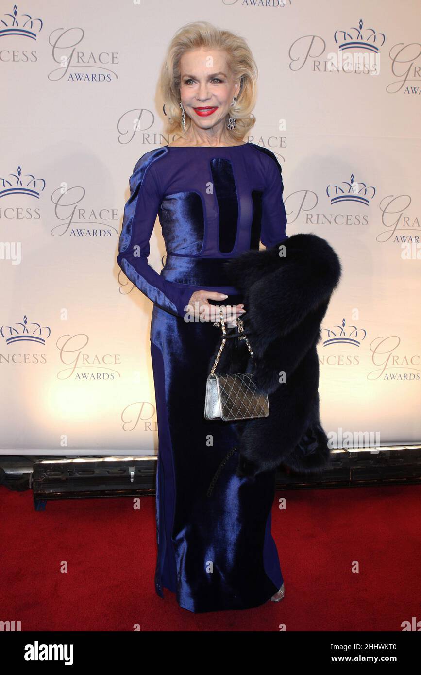 Lynn Wyatt participe au Gala des prix Princess Grace 2013 au Cipriani 42nd Street à New York le 30 octobre 2013.Crédit photo : Henry McGee/MediaPunch Banque D'Images