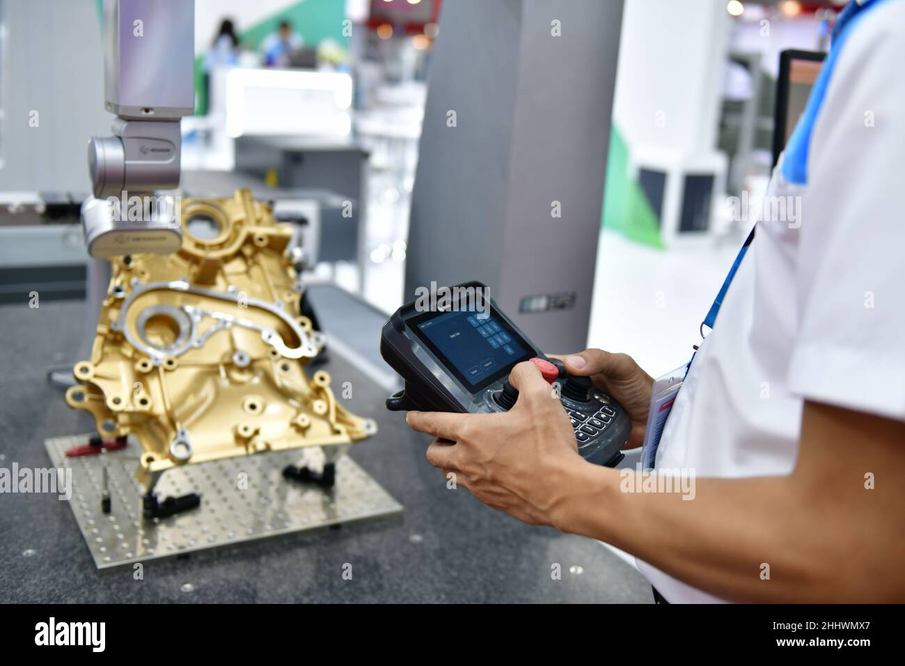 Machine de mesure de coordonnées (CMM) 3D technologies de mesure pour vérifier la validité du bloc-moteur pour la fabrication industrielle Banque D'Images