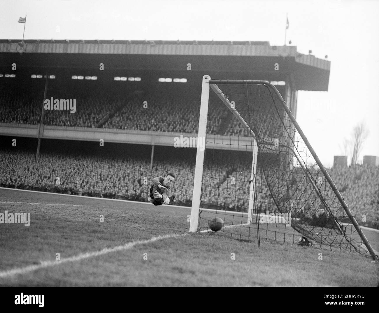 Arsenal contre Newcastle United, League Division One, Highbury.Note finale 1-1.Photo : gardien de but de Newcastle, Ronnie Simpson.16th avril 1952. Banque D'Images