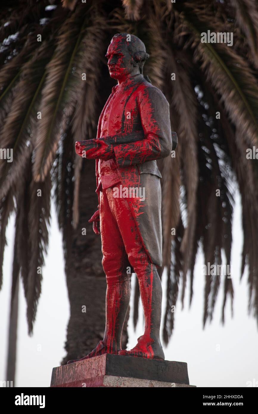 Statue du capitaine Cook à St Kilda, Melbourne, Australie. La statue de Caption Cook a été peinte en rouge pour protester contre le jour 2022 de l'Australie et le colonialisme. Banque D'Images