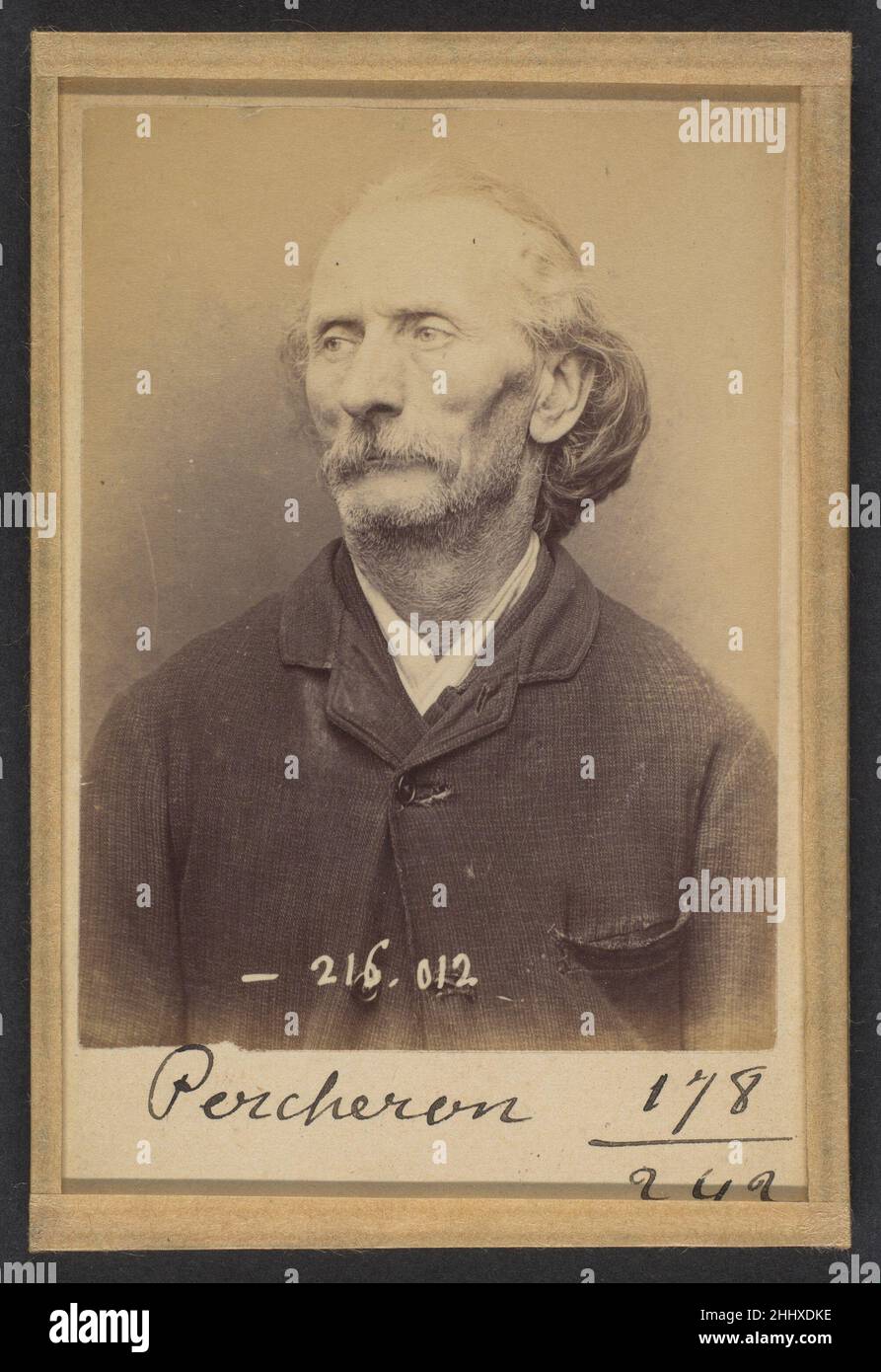 Percheron.Auguste.56 ans, né à Poitier (Nièvre).Écrivain public.Anarchiste.21/3/94.1894 Alphonse Bertillon né d'une famille distinguée de scientifiques et de statisticiens, Bertillon a commencé sa carrière comme commis au Bureau d'identification de la Préfecture de police de Paris en 1879.Chargé de tenir des dossiers policiers fiables sur les délinquants, il a mis au point le premier système moderne d'identification criminelle.Le système, connu sous le nom de Bertillonage, comportait trois composantes : la mesure anthropométrique, la description verbale précise des caractéristiques physiques du détenu et la normalisation Banque D'Images