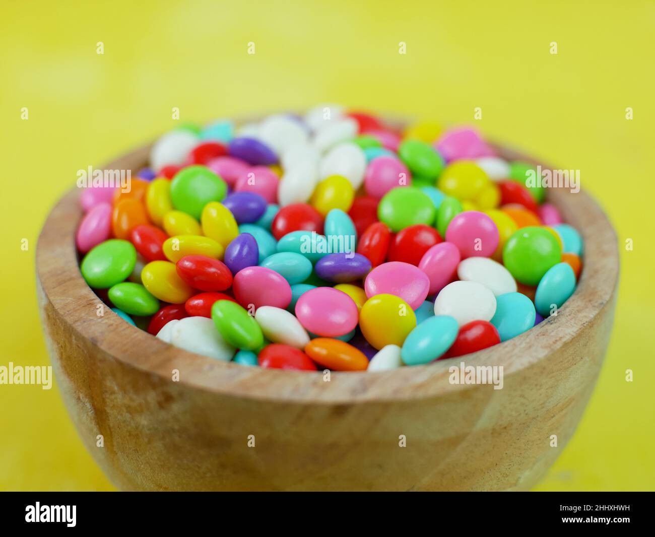 gros plan sur les bonbons colorés. les bonbons rainbow ball. Banque D'Images