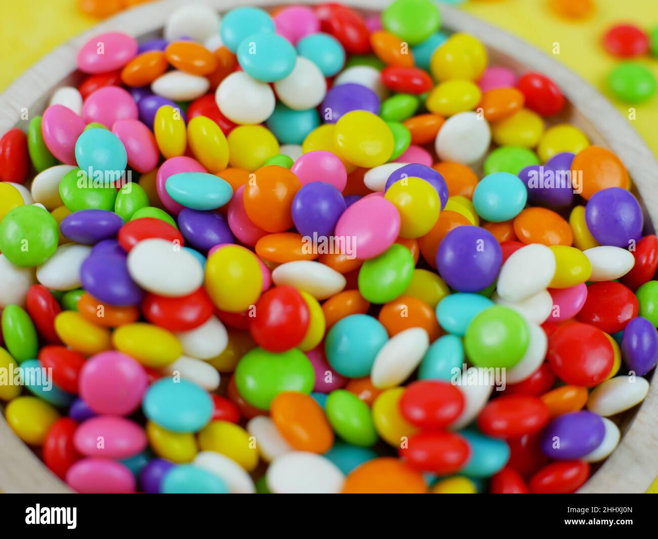 gros plan sur les bonbons colorés. les bonbons rainbow ball. Banque D'Images