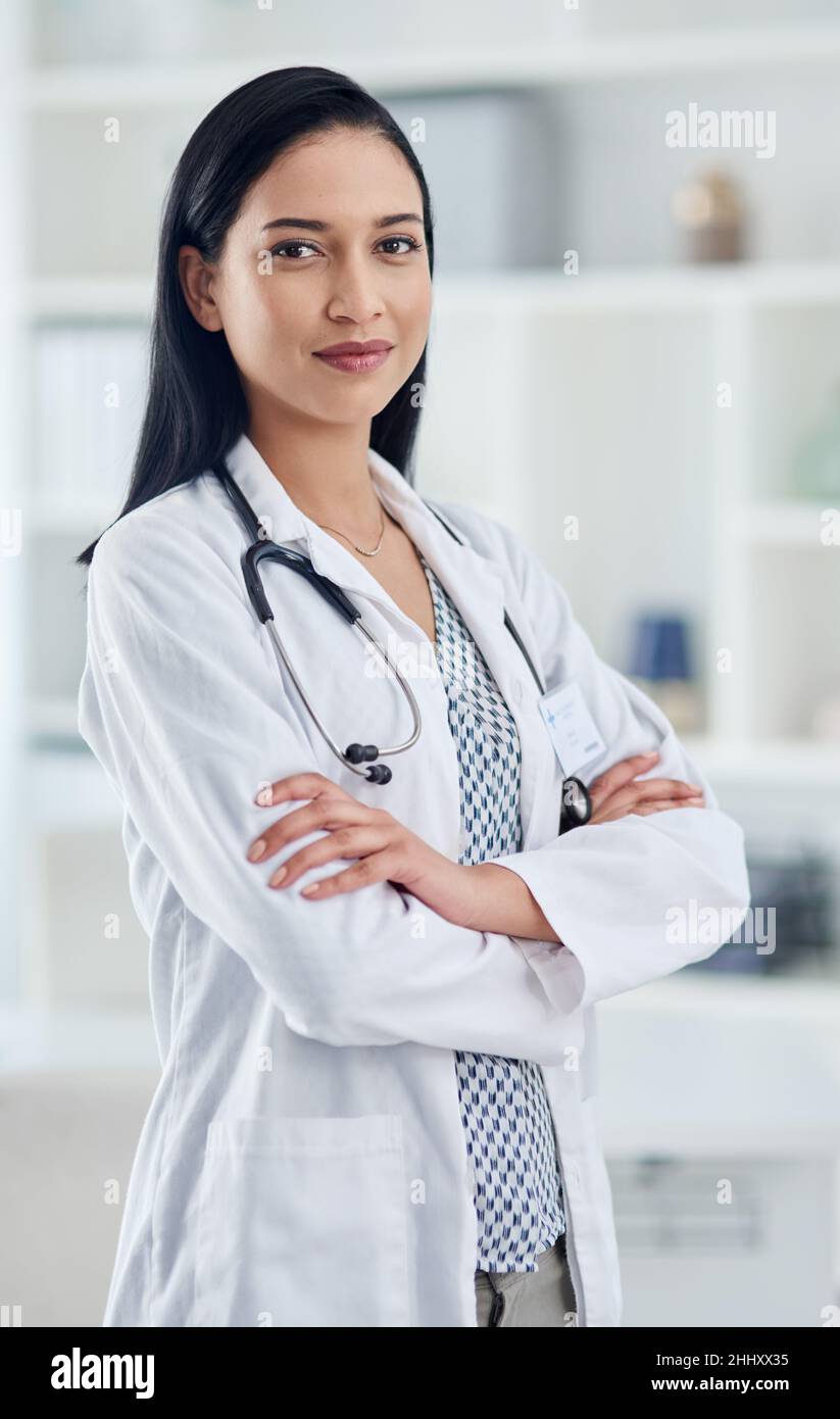 Votre problème de santé est ma préoccupation.Portrait d'un jeune médecin confiant travaillant dans une clinique. Banque D'Images