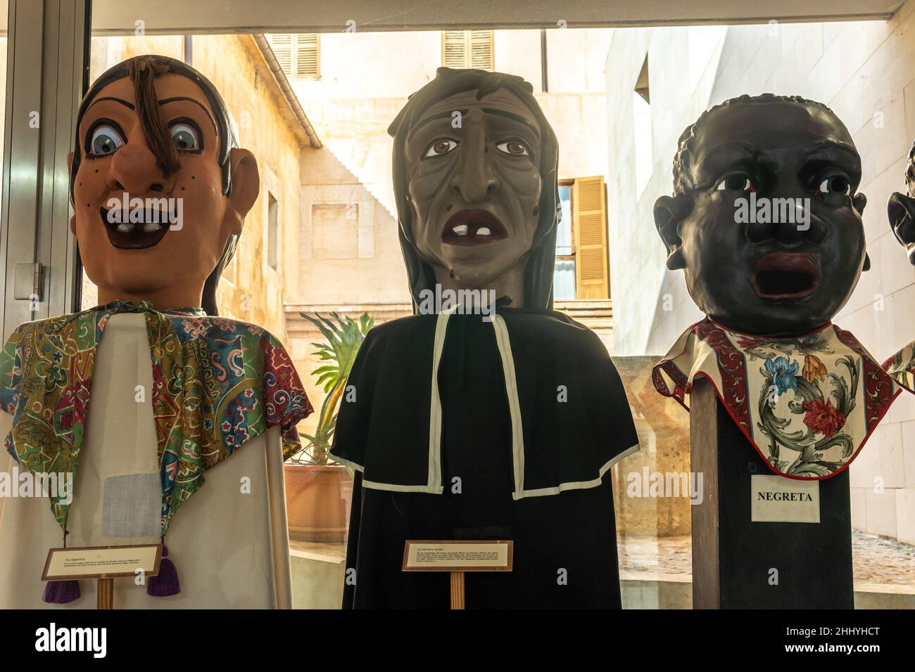 Llucmajor, Espagne; janvier 21 2022: Sculpture de grands géants, typique des festivités populaires de la ville majorquine de Llucmajor, située à l'insid Banque D'Images