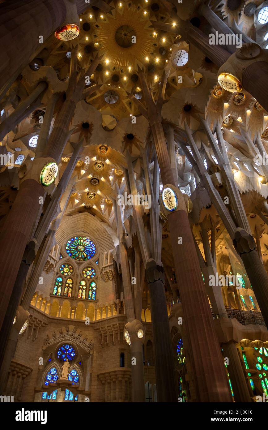 Traversée de la basilique de la Sagrada Familia (Barcelone, Catalogne, Espagne) ESP: Crucero de la Basílica de la Sagrada Familia (Barcelone, Catalogne, Espagne) Banque D'Images
