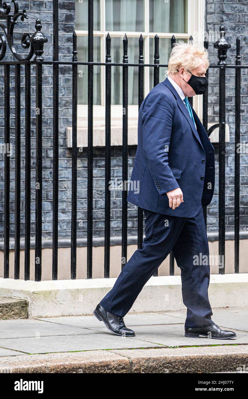 WESTMINSTER LONDRES, ROYAUME-UNI.26 janvier 2022.Le Premier ministre Boris Johnson quitte le 10 Downing Street pour que le Parlement assiste aux QPM hebdomadaires le jour où la haute fonctionnaire Sue Gray livre un rapport sur les partis de Downing Street .Credit: amer ghazzal / Alamy Live News Banque D'Images