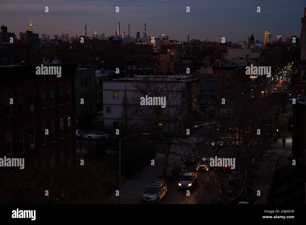 New York: Atemberaubender Sonnenuntergang à Brooklyn mit Blick auf die Skyline Manhattans Banque D'Images
