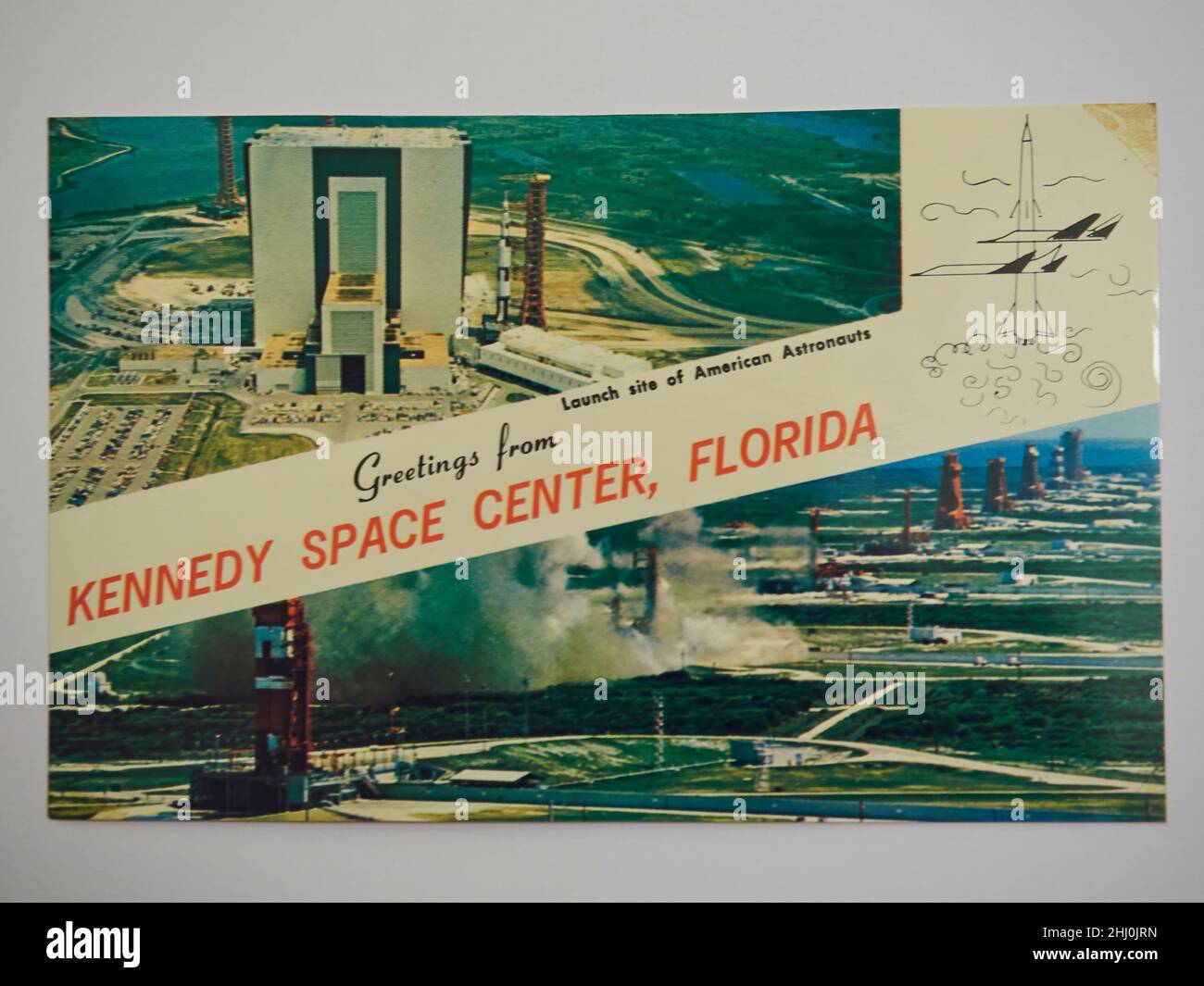Vue de face d'une carte postale montrant des parties du Kennedy Space Center, recueillies dans le cadre d'une visite autour du jour de lancement d'Apollo 11. Banque D'Images