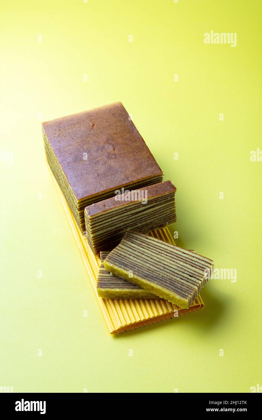 Lapis legit ou spekuk est un type de gâteau traditionnel de l'Indonésie.Habituellement servi pendant la célébration des fêtes religieuses, nouvel an chinois, Banque D'Images