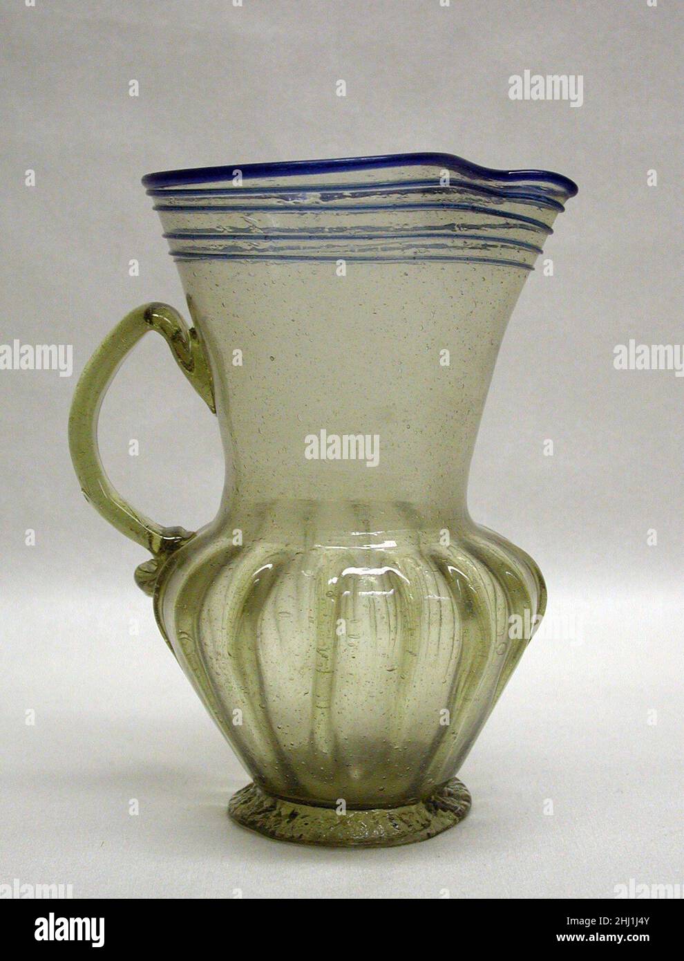 Carafe 17th Century Spanish, Grenade.Verseuse 186305 Banque D'Images