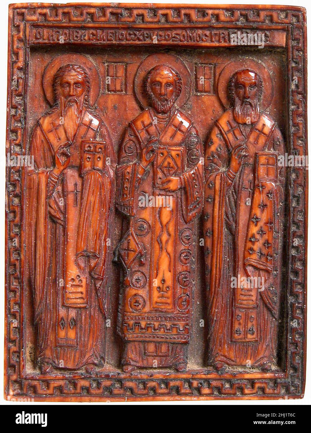 Icône avec trois Pères de l'Église ca.1500 ou plus tard grec les pères de l'église identifiés par des inscriptions sur cette petite icône, Saints Basil, Jean Chrysostome, et Grégoire [de Nazianzos], ont joué un rôle critique dans l'établissement de la doctrine de l'église pendant les premiers siècles du christianisme.Icône avec trois Pères de l'Église 464011 Banque D'Images