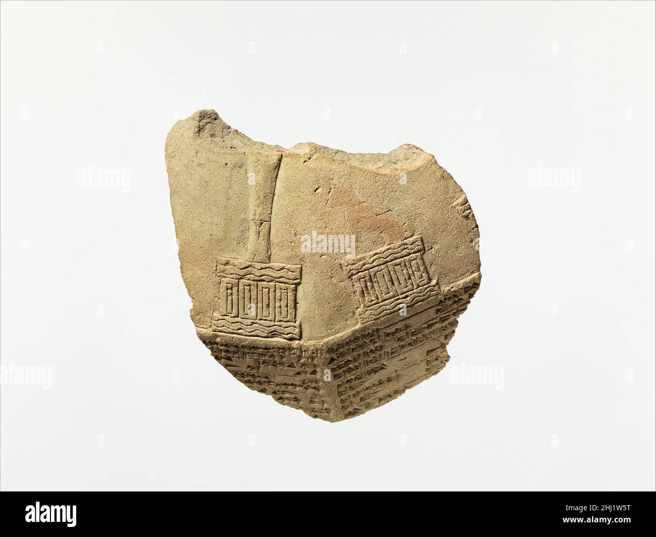 Fragment de coin de prisme inscrit (kudurru) ca.7th–6th siècle C.-B. Babylonian l'invention de l'écriture en environ 3300 C.-B. a été l'un des nombreux développements de la technologie administrative--y compris l'utilisation de jetons géométriques pour compter et de joints cylindriques pour garantir des transactions--qui ont accompagné la croissance des premières villes et États dans le sud de la Mésopotamie.Proto-cuneiform est le nom donné à la forme la plus ancienne d'écriture -- pictogrammes qui ont été tirés sur des comprimés d'argile.Progressivement, les pictogrammes sont extraits en signes cuneiformes (latins, en forme de coin) qui ont été plutôt impressionnés Banque D'Images