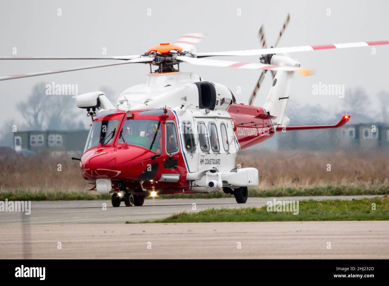 Aéroport de Lydd, Kent, Royaume-Uni.25th janvier 2022.hélicoptère Coastguard au départ de l'aéroport de Lydd.Credit: Newspics UK South/Alay Live News Banque D'Images