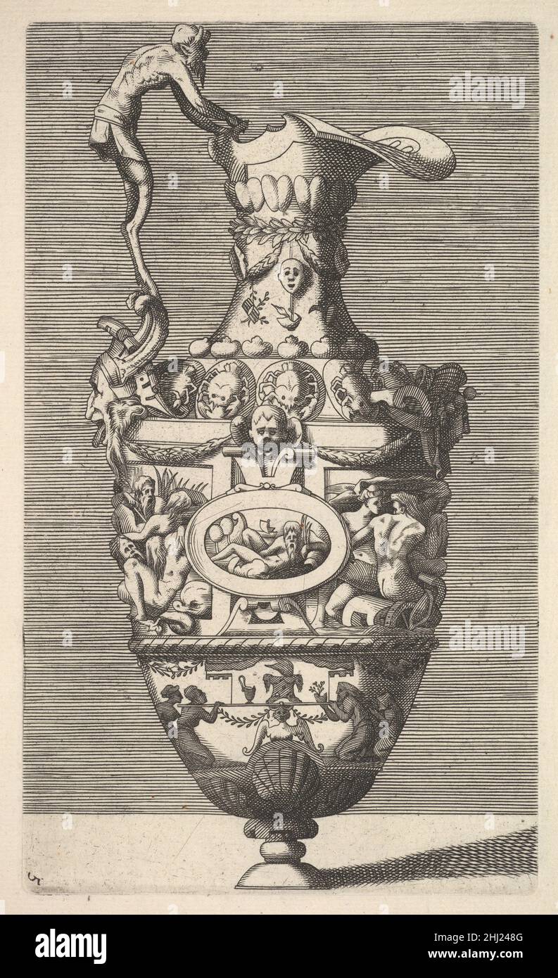 Vase avec un Dieu de rivière dans un médaillon ovale 17th siècle originellement par René Boyvin représentation française d'un vase ou d'une éperon.Le vase est caractérisé par une abondance de motifs de l'école Fontainebleau.Au centre, un médaillon ovale avec un dieu de rivière est placé.La poignée est en forme de satyr.L'imprimé fait partie d'une série de 12 vases, dont la conception est dite par Rosso Fiorentino et Polidoro da Caravaggio, et qui ont été initialement gravées et publiées par René Boyvin.La série actuelle a été publiée pour la première fois par Claes Jansz.Visscher au début du XVIIe siècle et par la suite aussi par Frederik de Wit.VAS Banque D'Images