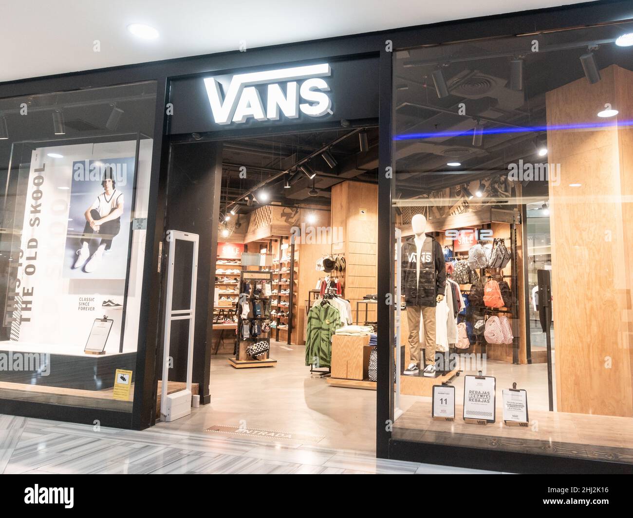 Magasin de vans Banque de photographies et d'images à haute résolution -  Alamy