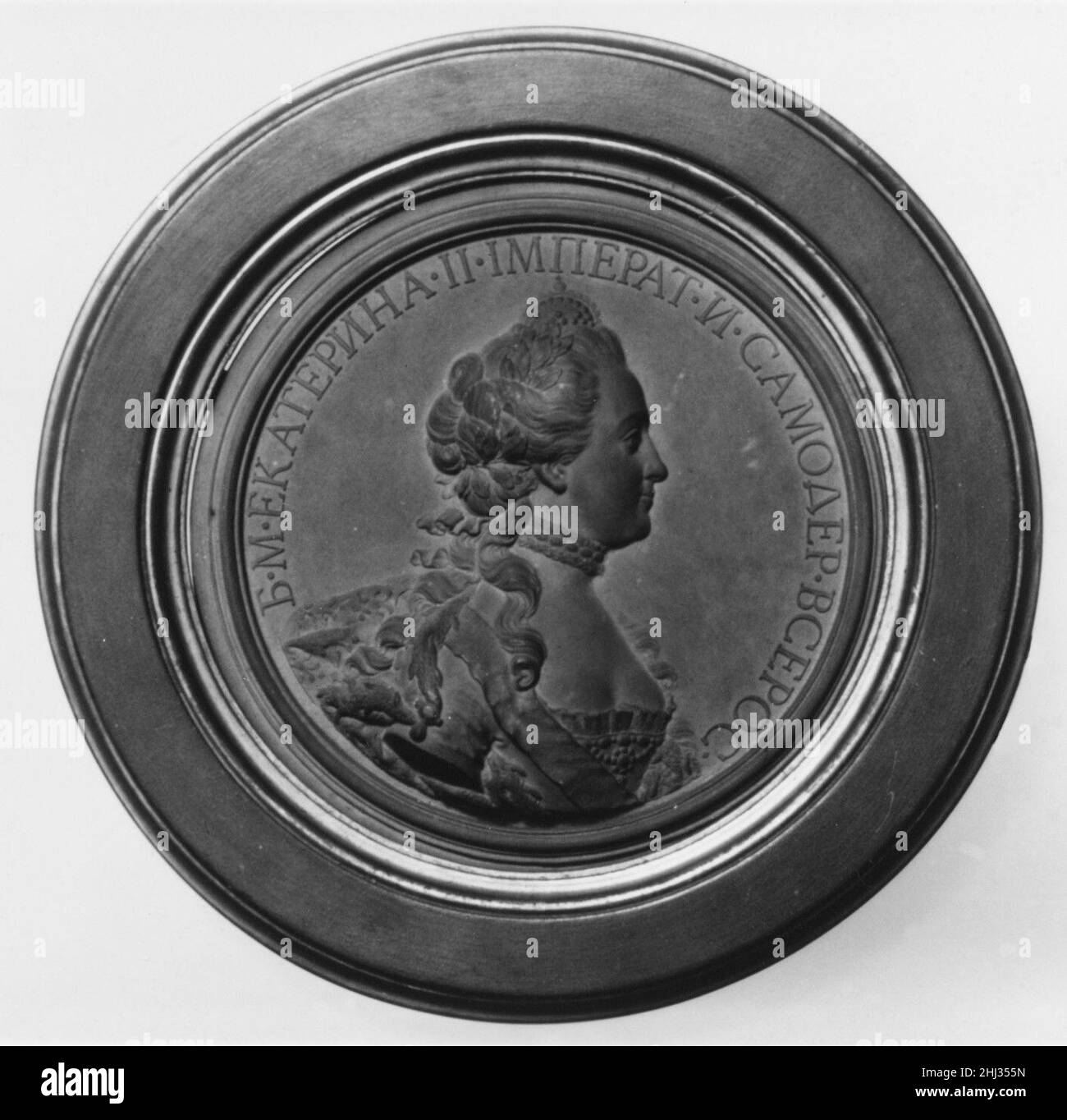 Impératrice Catherine II 1771 Jean-Baptiste Nini Italien dans une technique de sa propre invention, Nini affina l'argile locale par un processus d'élutriation et l'utilise pour jeter ses médaillons à partir de moules en cuivre finement gravés.Impératrice Catherine II 201443 Banque D'Images
