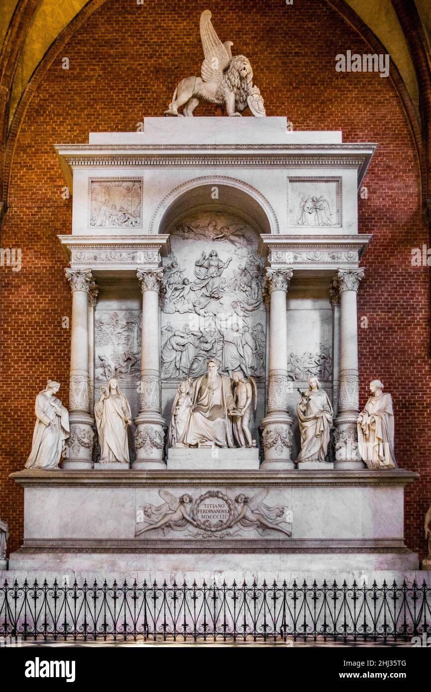 Tombeau pour Titien, Santa Maria Gloriosa dei Frari, le plus important édifice gothique sacré, quartier San Paolo, Venise, ville lagon, Vénétie,Italie Banque D'Images