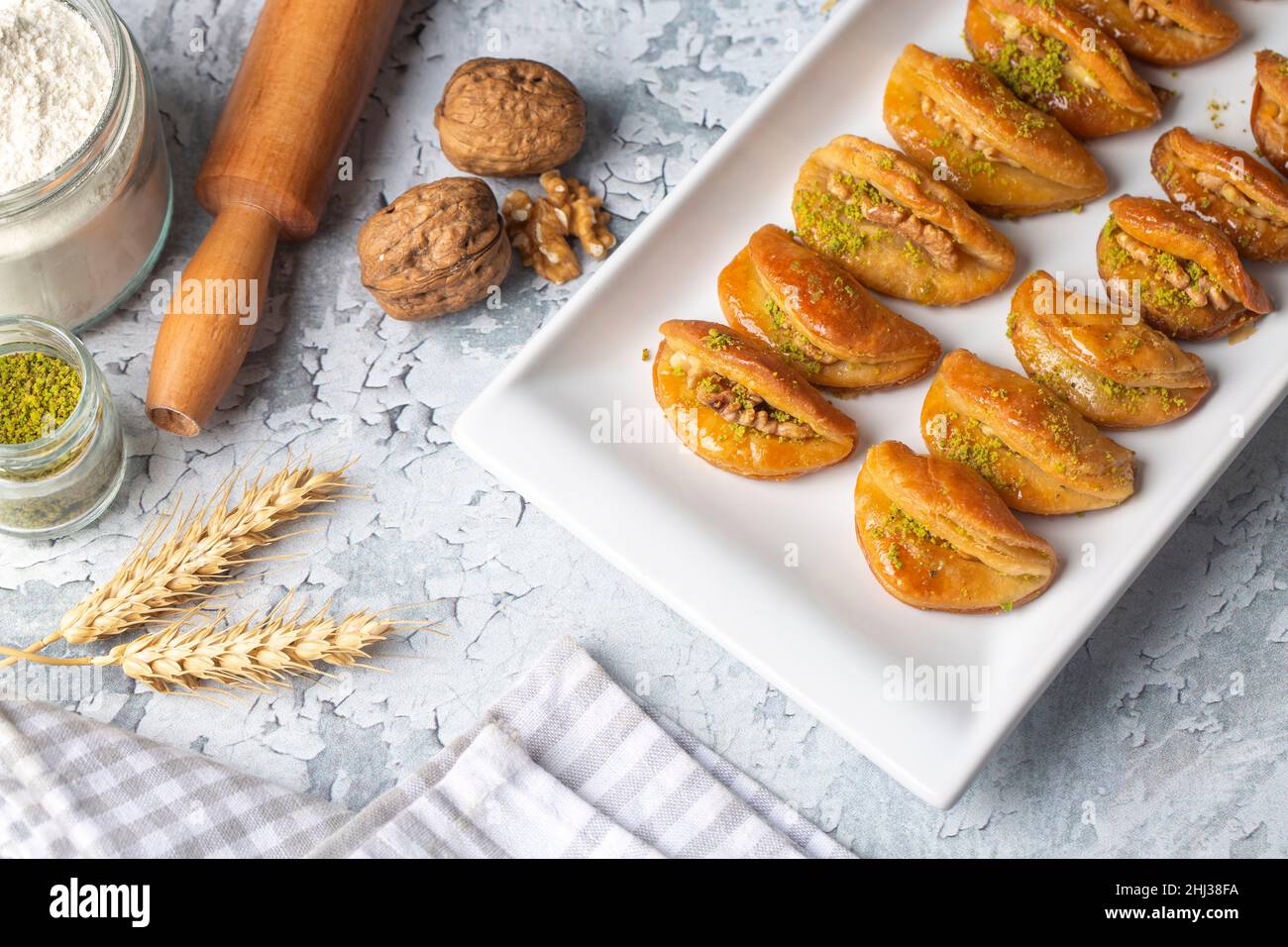 Dilberdudagi aux noix, fête traditionnelle et dessert du ramadan au sirop (nom turc ; Dilber dudagi) Banque D'Images