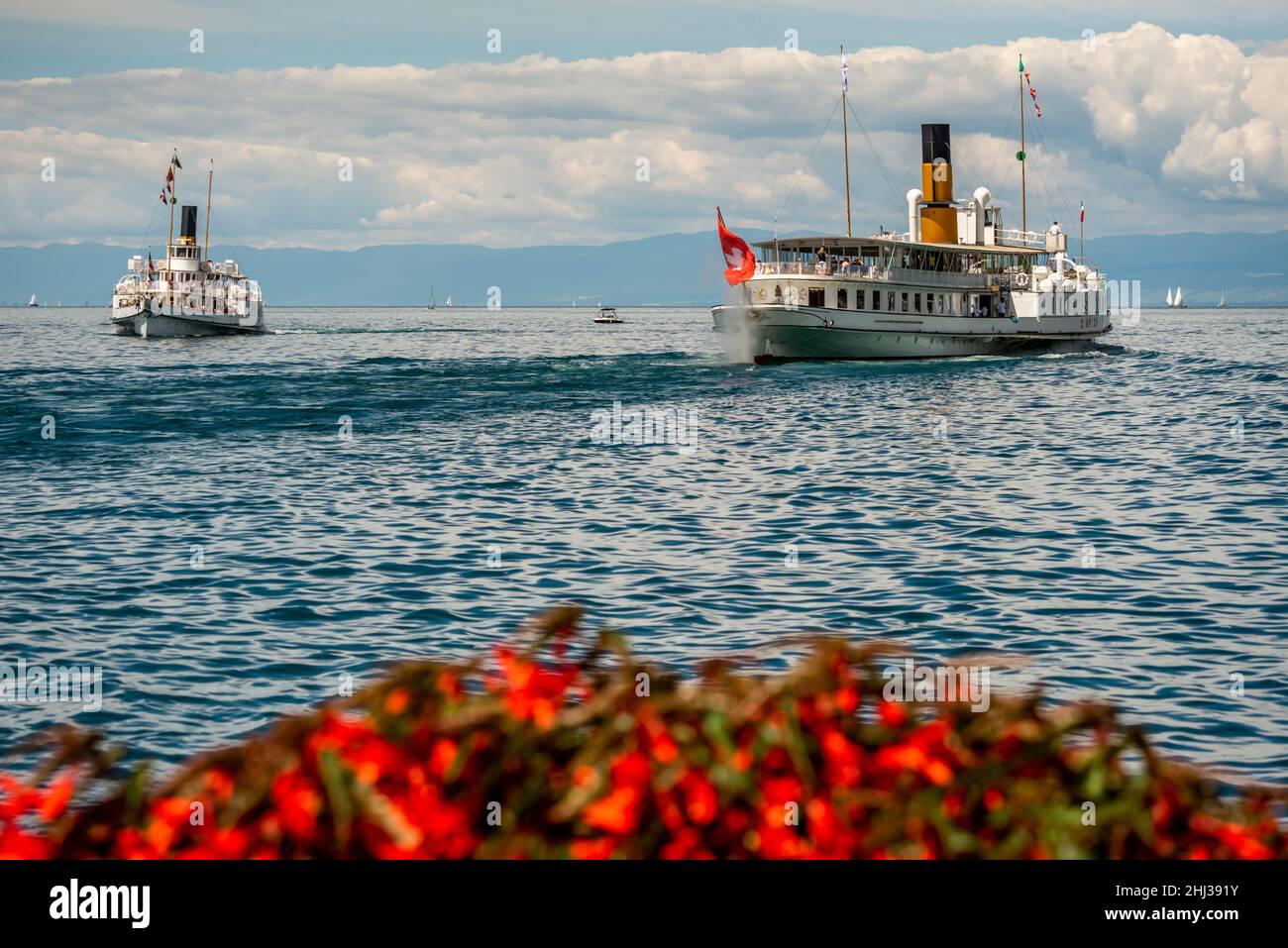Morges, canton de Vaud, Suisse - 21.06.2021: Bateau à vapeur suisse avec passagers sur le lac Léman.Bateau CGN en été. Banque D'Images