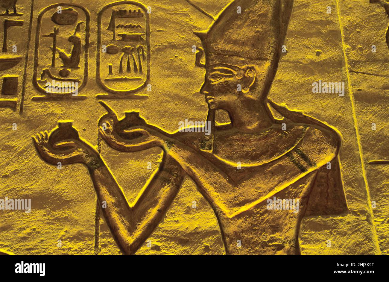 Reliefs à l'intérieur du Grand Temple de Ramesses II, Abu Simbel, Égypte Banque D'Images