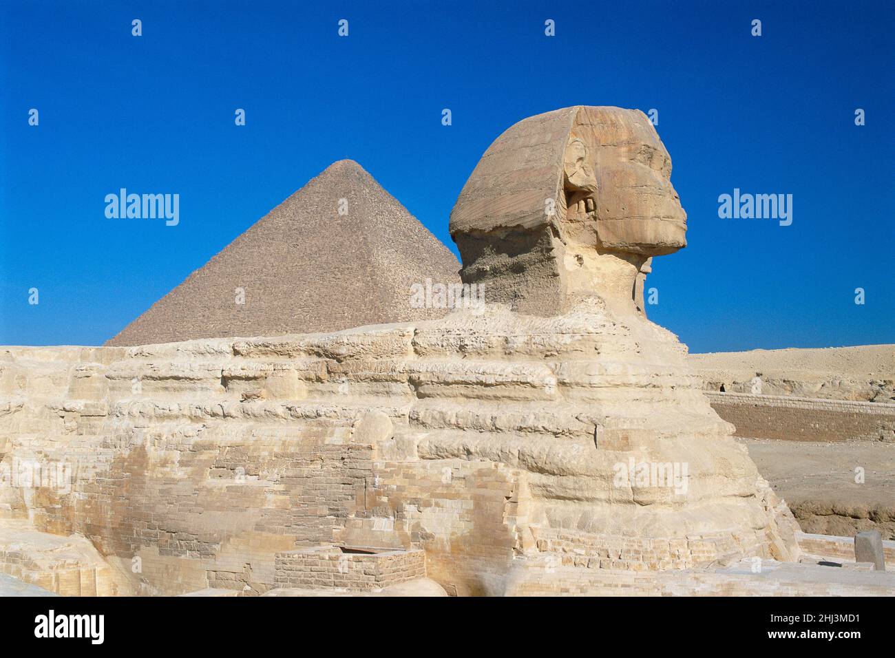 Le Grand Sphinx et la Pyramide de Khufu, Gizeh, Égypte Banque D'Images