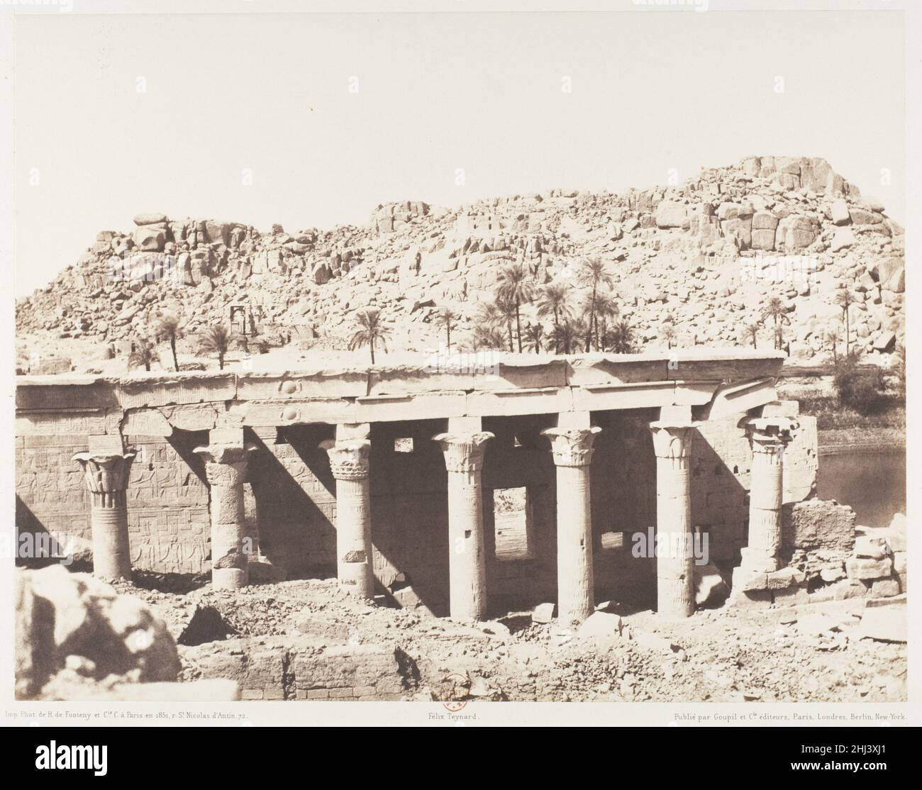 Ile de Fîleh (Philæ), Colonnade Occidentale - Ruines Vues du point L 1851–52, imprimé 1853–54 Félix Teynard Français.Ile de Fîleh (Philæ), Colonnade Occidentale - Ruines Vues du point L 261894 Banque D'Images