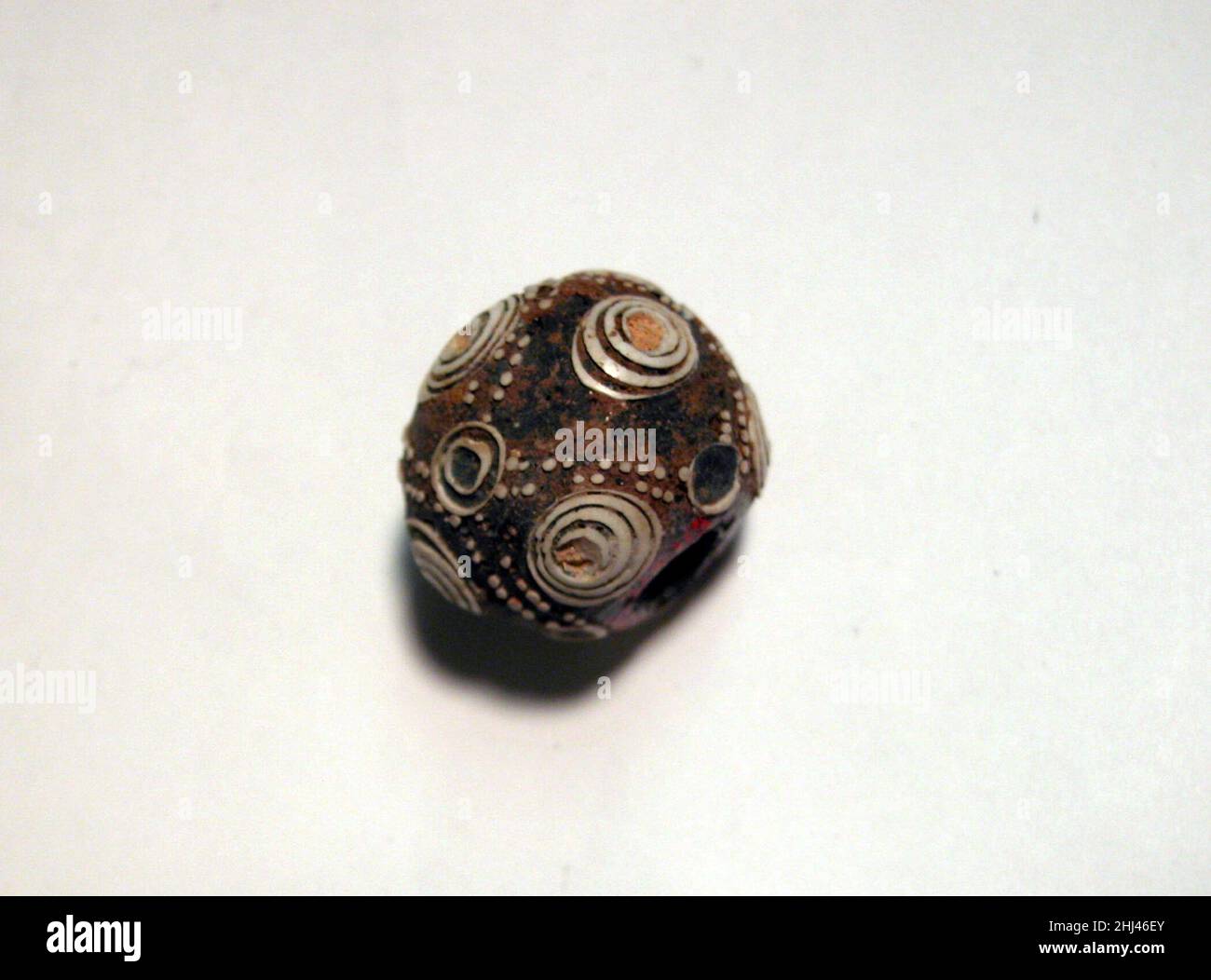 Perle de Chine.Cordon.Chine.Verre.Dynastie Zhou de l'est (770–256 av. J.-C.).Verre Banque D'Images