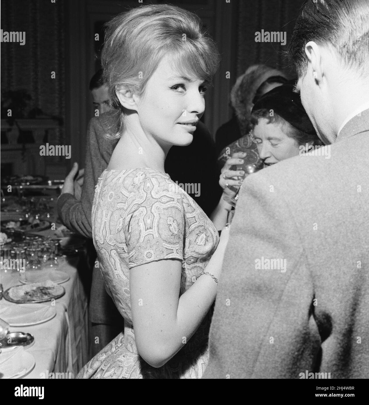 Annette Stroyberg, actrice danoise, à Londres, dimanche 14th décembre 1958.Annette est au Royaume-Uni pour un test d'écran, elle espère un rôle dans le nouveau film les armes de Navarone. Banque D'Images