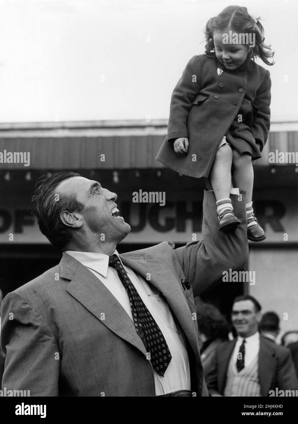 Primo Carnera, lutteur professionnel, également ancien boxeur professionnel, rencontre de jeunes fans à Manchester, le 20th mars 1960. Banque D'Images