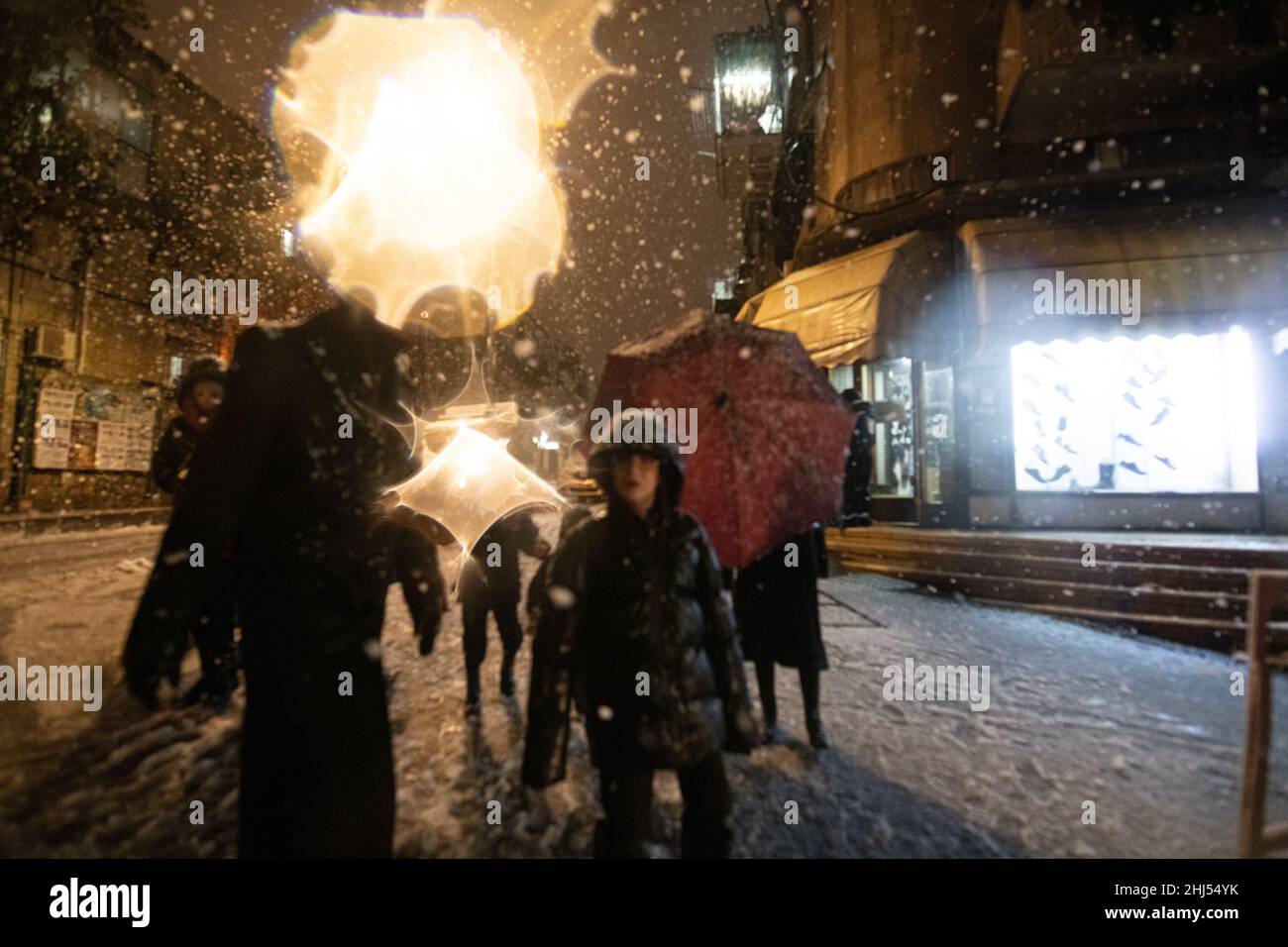 Jérusalem, Israël.26th janvier 2022.Neige à Jérusalem.Neige dans le quartier juif orthodoxe de MEA He'arim.Jérusalem, Israël.Janvier 26th 2022.(Photo de Matan Golan/Sipa USA) crédit: Matan Golan/Alay Live News Banque D'Images