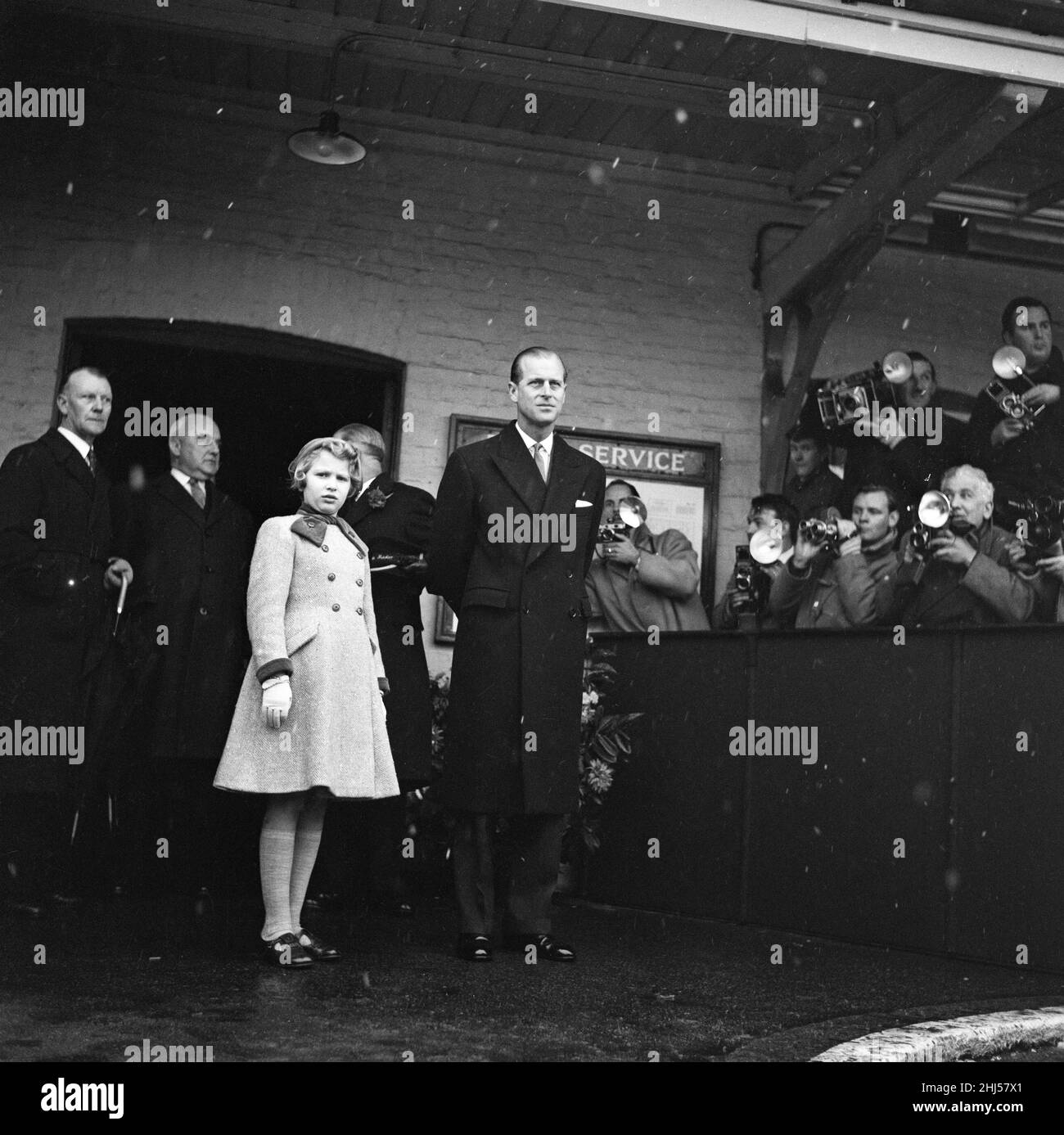 Le mariage de Pamela Mountbatten et David Hicks à l'abbaye de Romsey, Hampshire.La princesse Anne et le prince Philip arrivent à la gare de Romsey.13th janvier 1960. Banque D'Images