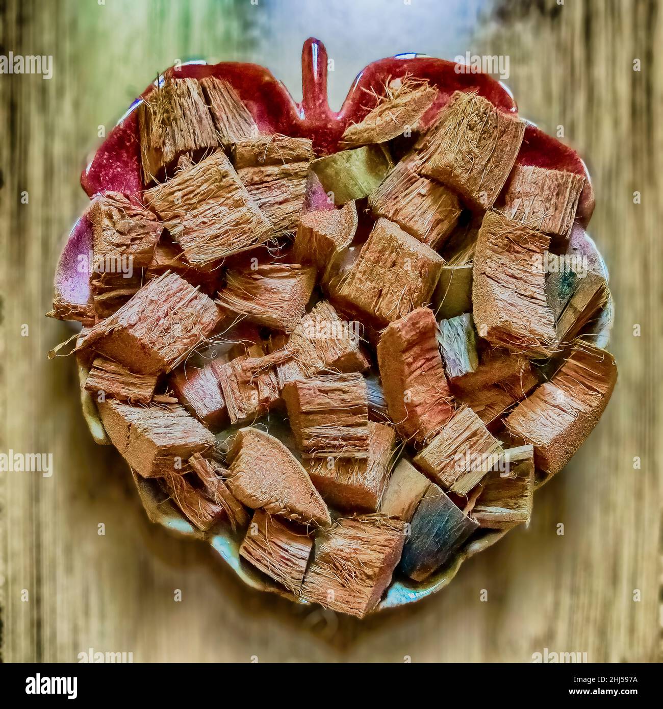 Potpourri sur un plat en forme de feuille Banque D'Images