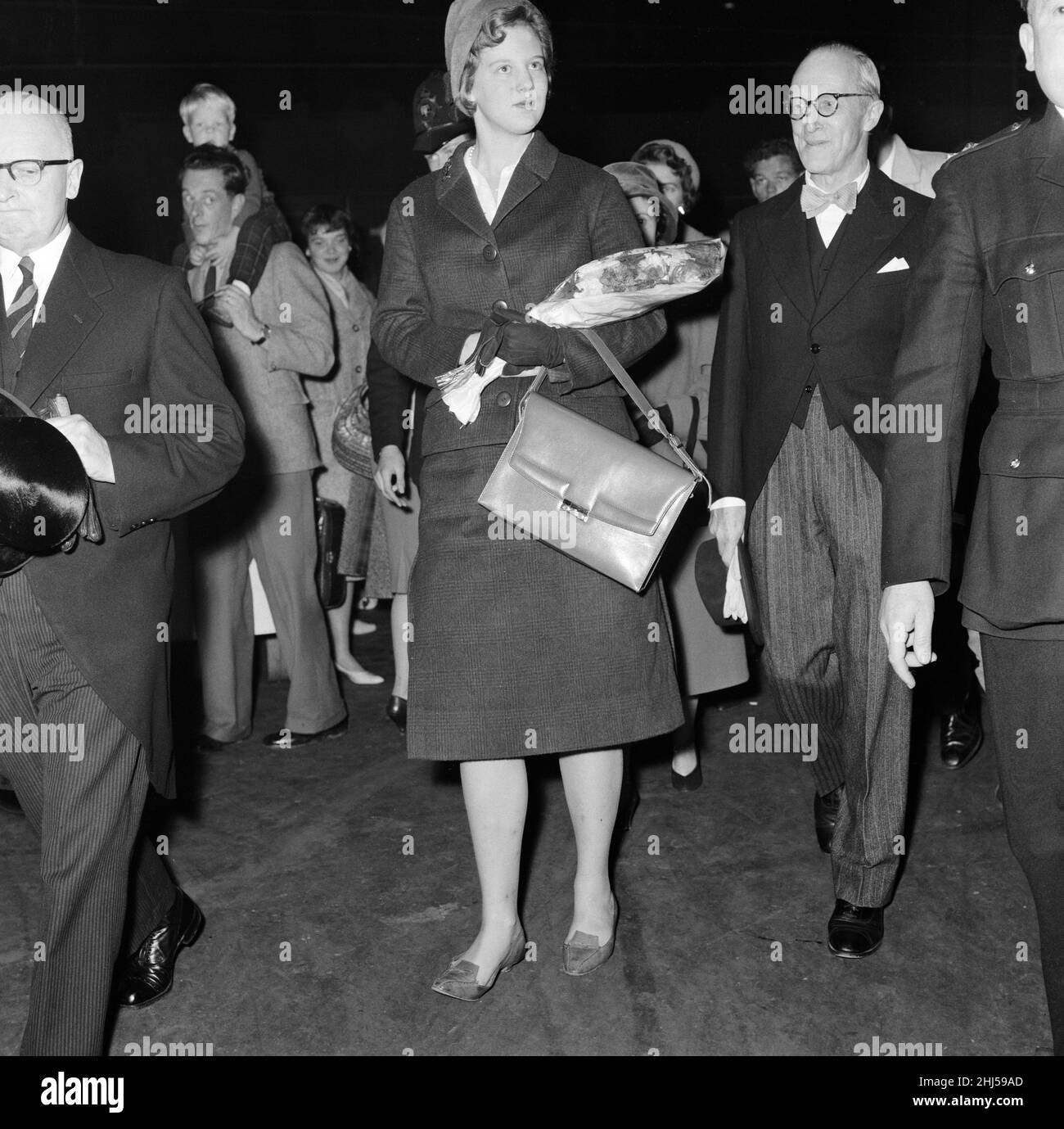 La princesse Margrethe du Danemark arrive à la gare de Liverpool Street et part presque immédiatement de la prochaine plate-forme pour Cambridge.2nd octobre 1960. Banque D'Images