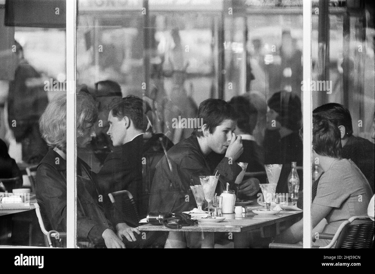 Scènes dans l'ouest de Berlin, Allemagne de l'Ouest montrant la vie quotidienne se poursuivant comme normal peu après le début de la construction du mur de Berlin.18th août 1961. Banque D'Images