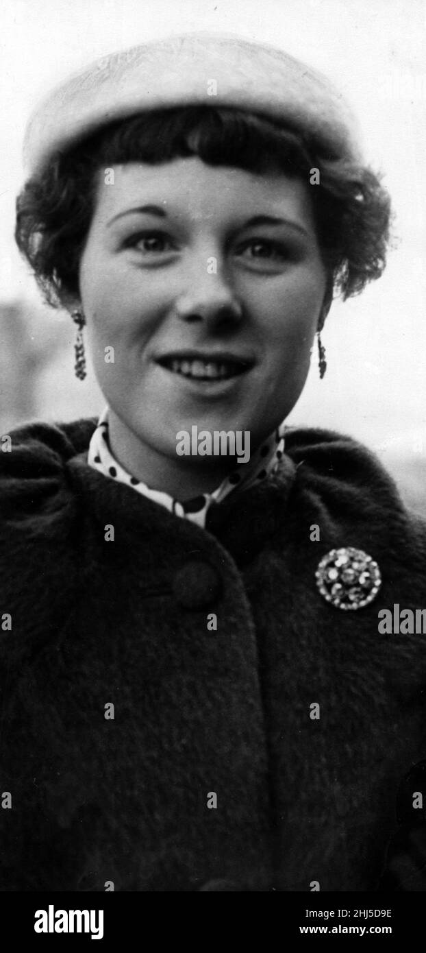 Mme Joyce Adamson dit qu'elle a versé des prestations d'assurance à Mme Wilson.11th février 1958. Banque D'Images