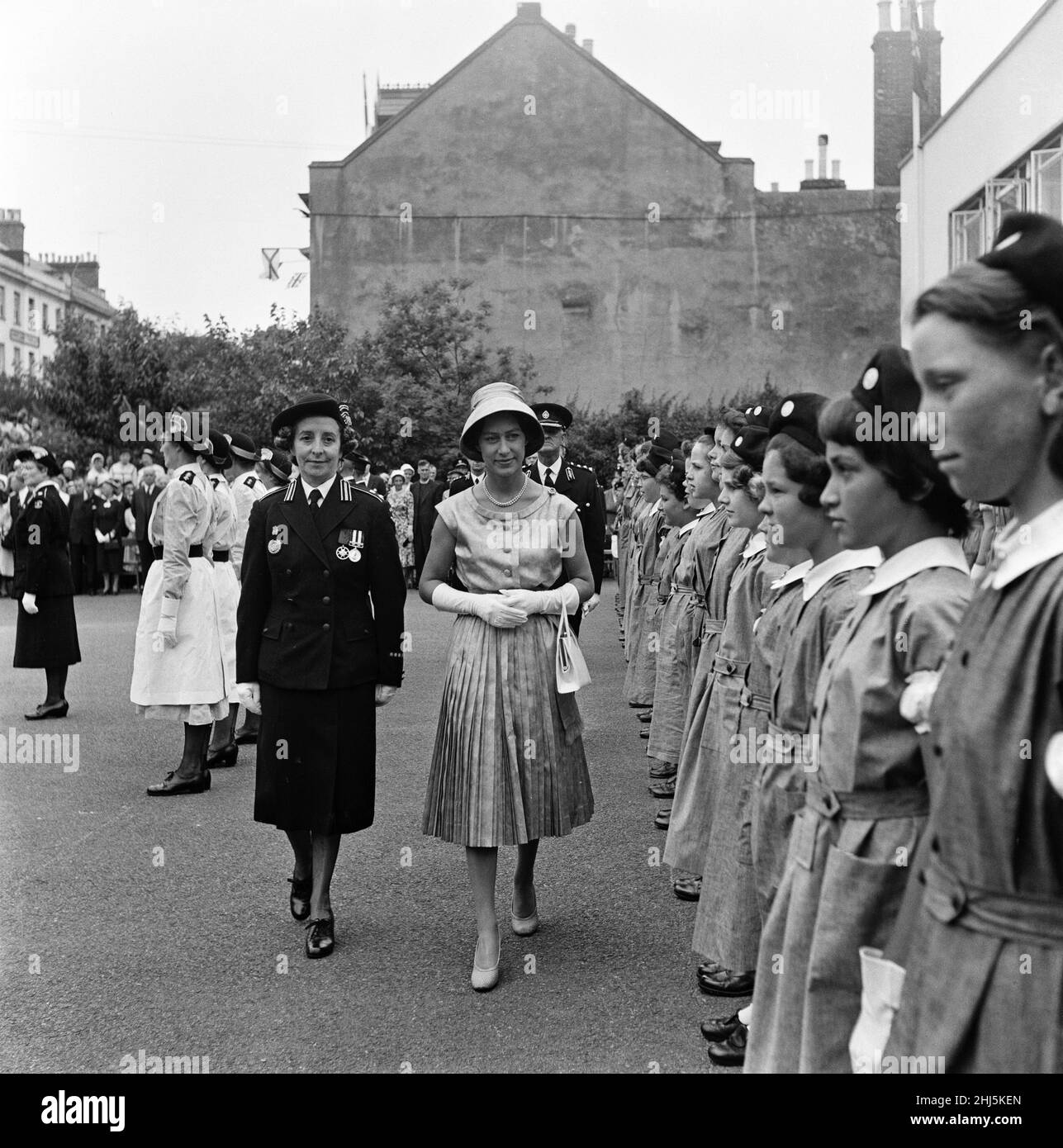 La princesse Margaret visite la Brigade de l'Ambulance Saint-Jean au port Saint-Pierre de Guernesey.25th juin 1959. Banque D'Images