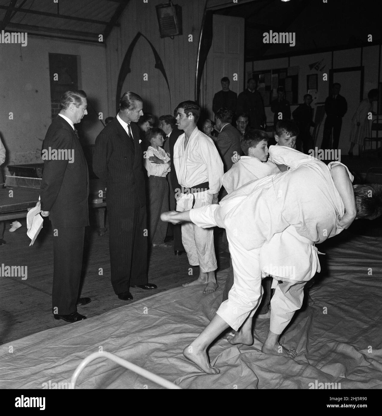 Le prince Philip, duc d'Édimbourg, visite des clubs de garçons à North Kensington et Notting Hill.25th mai 1959. Banque D'Images