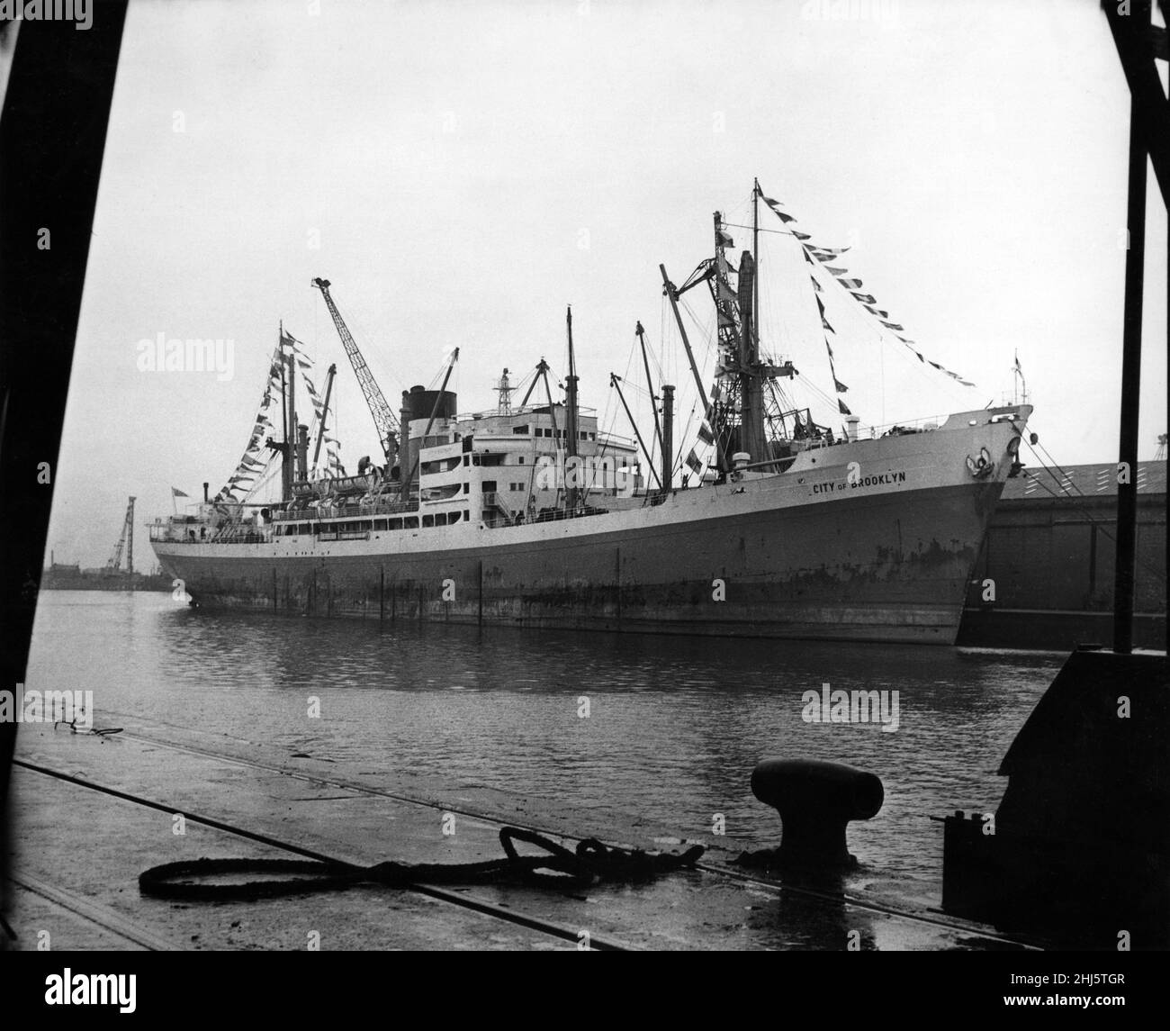 Le bateau « ville de Brooklyn » fait une belle vue à Canada Dock, Liverpool.Son bunkting est en vol pour célébrer la naissance royale (le Prince Andrew est né le 19th février 1960).20th février 1960. Banque D'Images