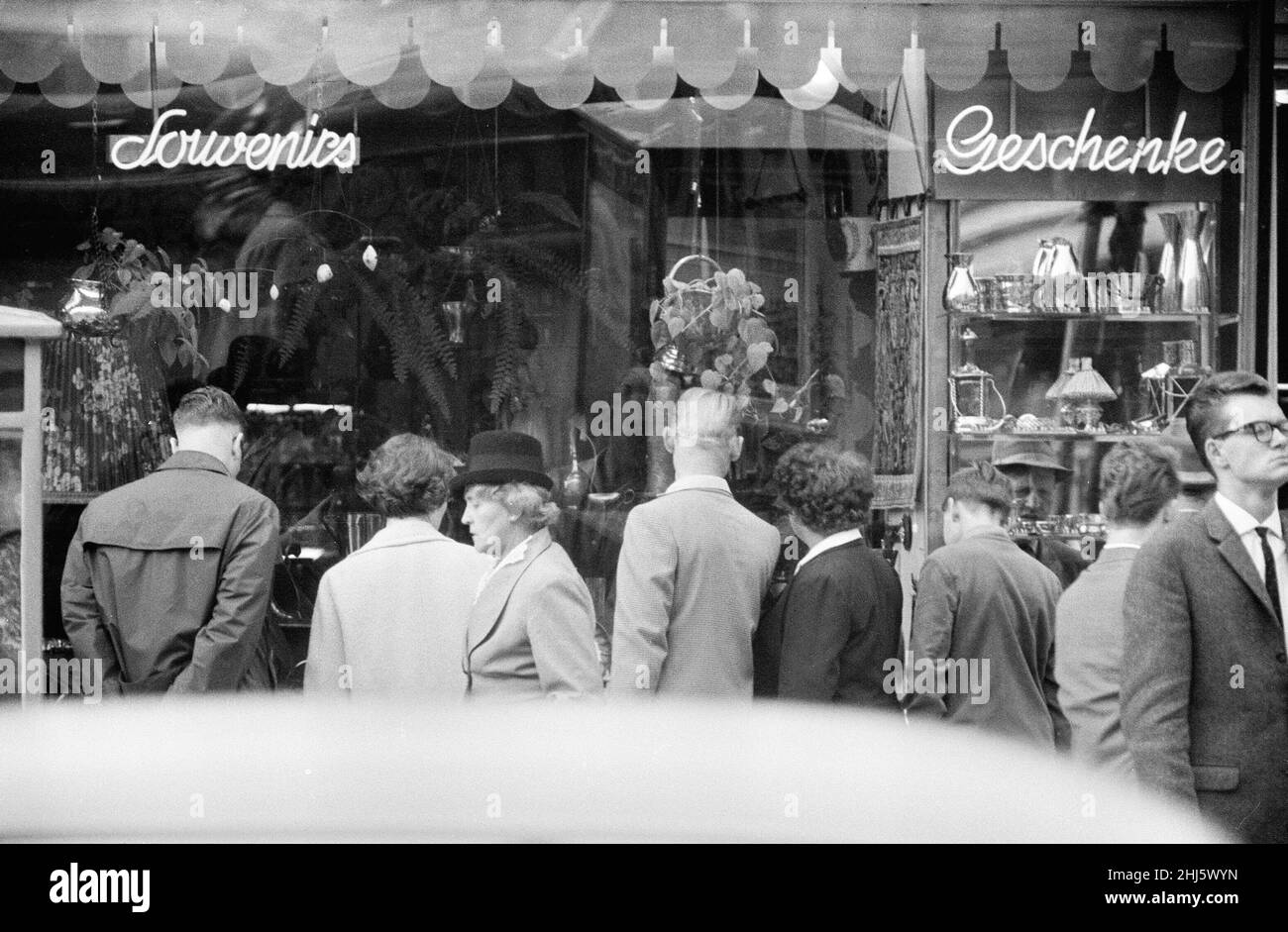 Scènes dans l'ouest de Berlin, Allemagne de l'Ouest montrant la vie quotidienne se poursuivant comme normal peu après le début de la construction du mur de Berlin.18th août 1961. Banque D'Images