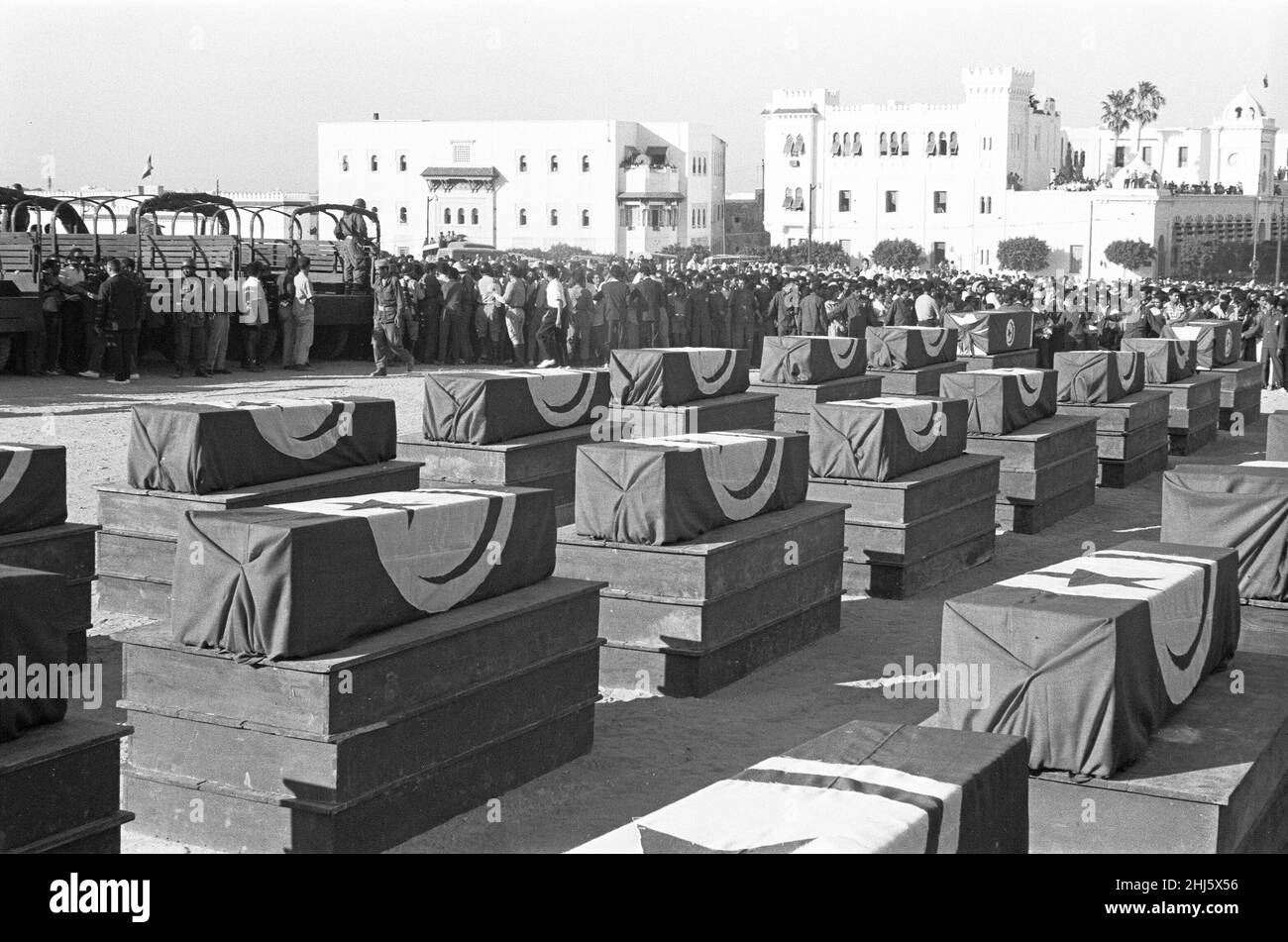 La crise de Bizerte 1961Coffins des victimes de la bataille de Bizerte vu  ici à un service funéraire à Tunis.24 juillet 1961 la crise est apparue  après que les forces tunisiennes ont