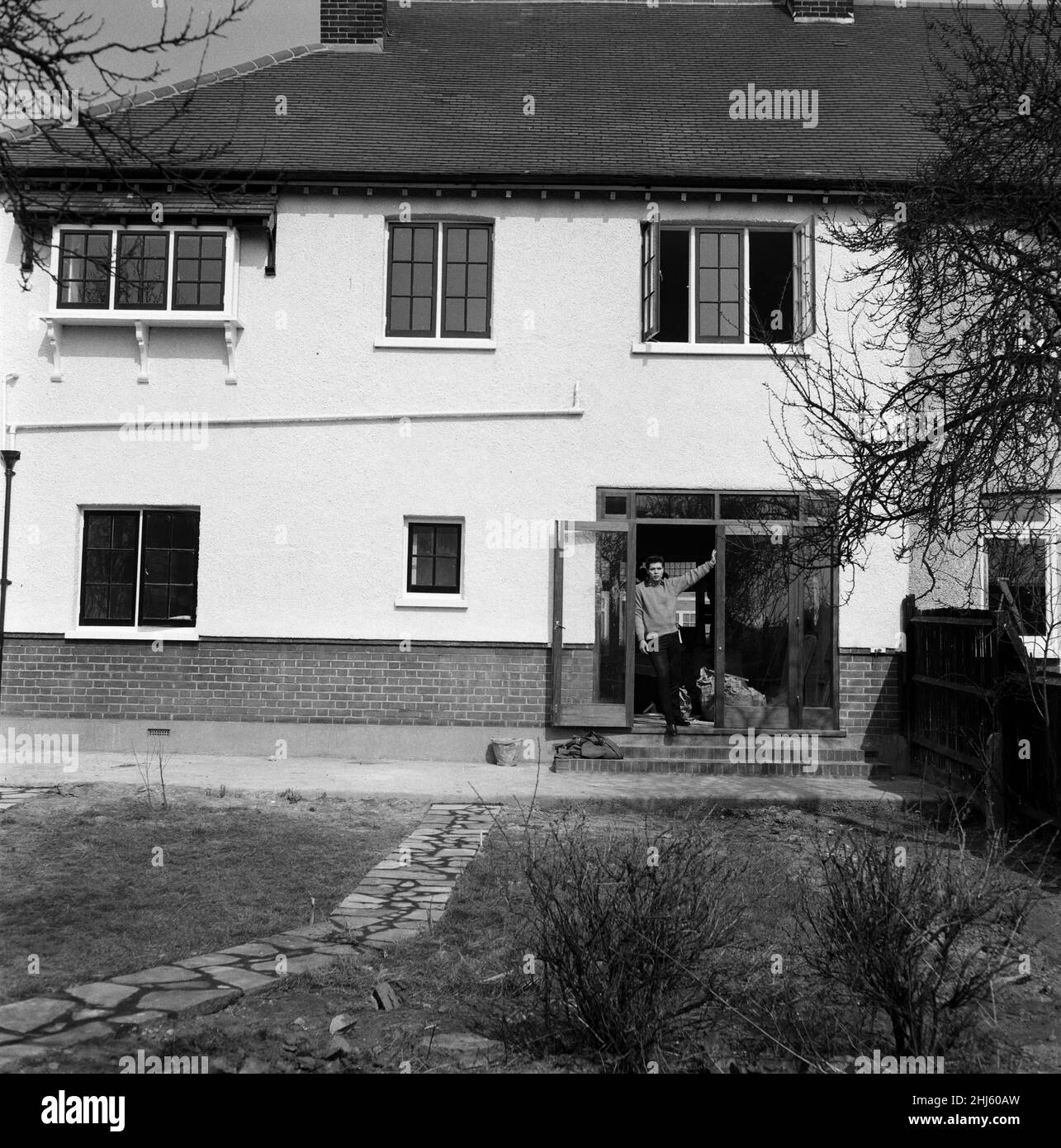 Cliff Richard photo de sa nouvelle maison à Winchmore Hill, au nord de Londres. Sa famille se déplace là bientôt de leur conseil actuel house en Cheshunt, Herts. Mars 1960. Banque D'Images