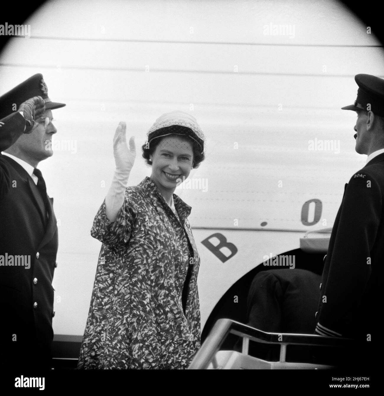 Sa Majesté la Reine et le duc d'Édimbourg quittent l'aéroport de London dans un Comet IV pour leur tournée canadienne.18th juin 1959. Banque D'Images