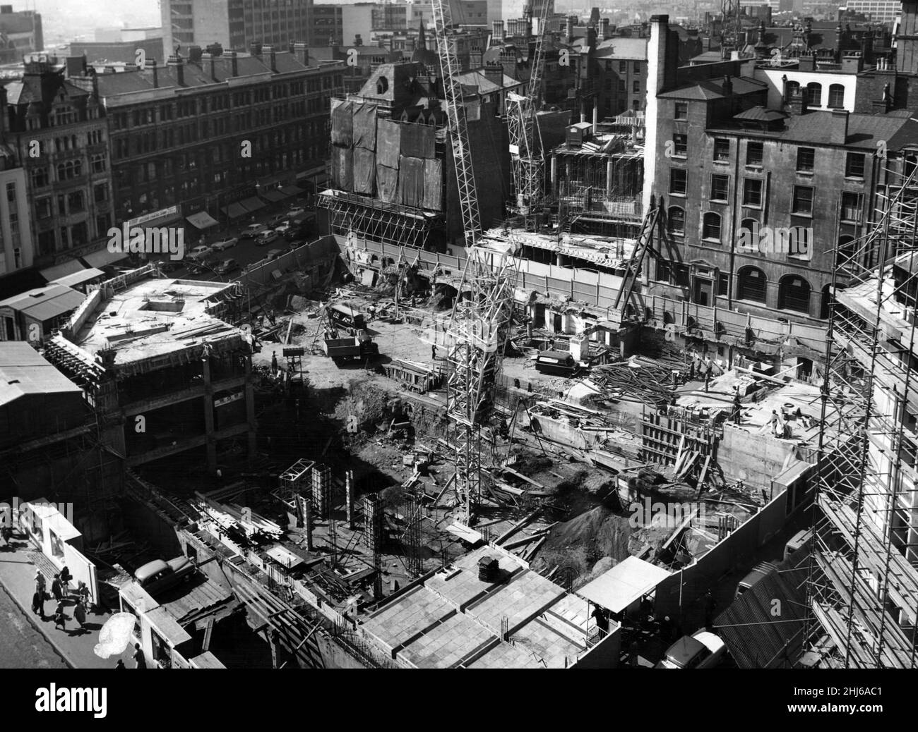 Le nouveau bâtiment de Rackhams est construit à l'angle de Corporation Street, Bull Street et Temple Row, Birmingham.8th juillet 1959. Banque D'Images