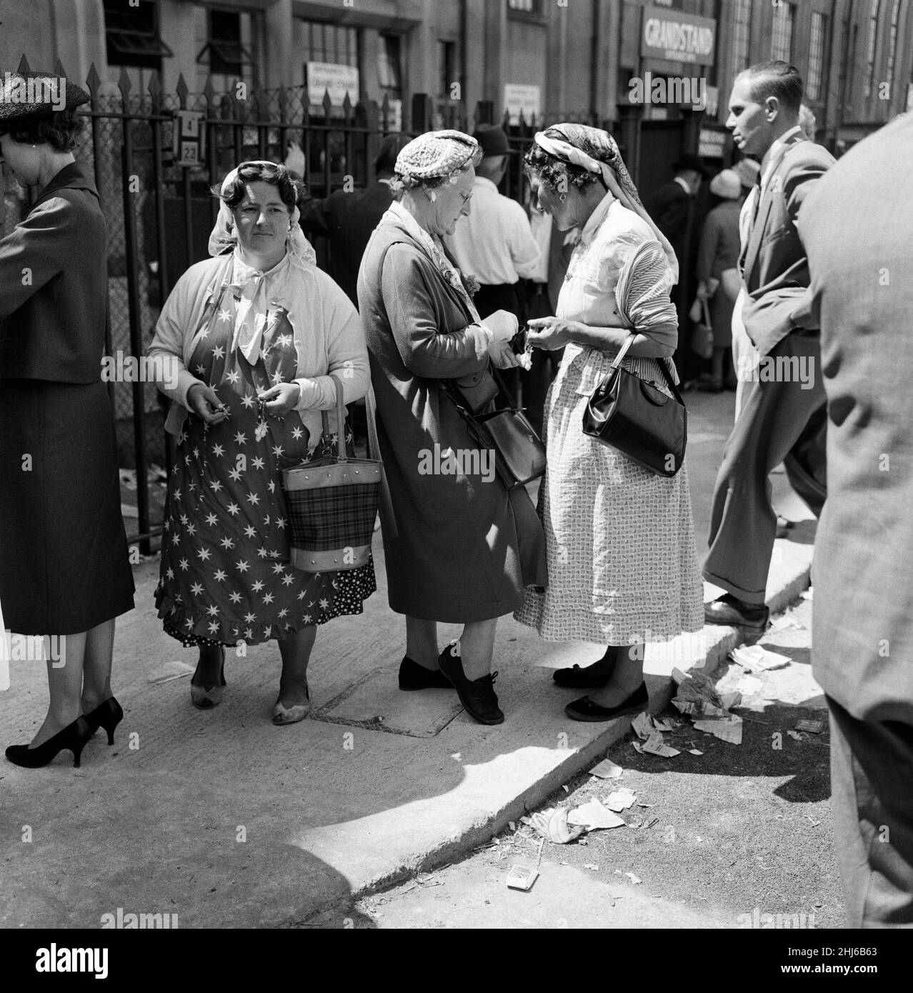 Une scène au Derby Day à Epsom.3rd juin 1959. Banque D'Images