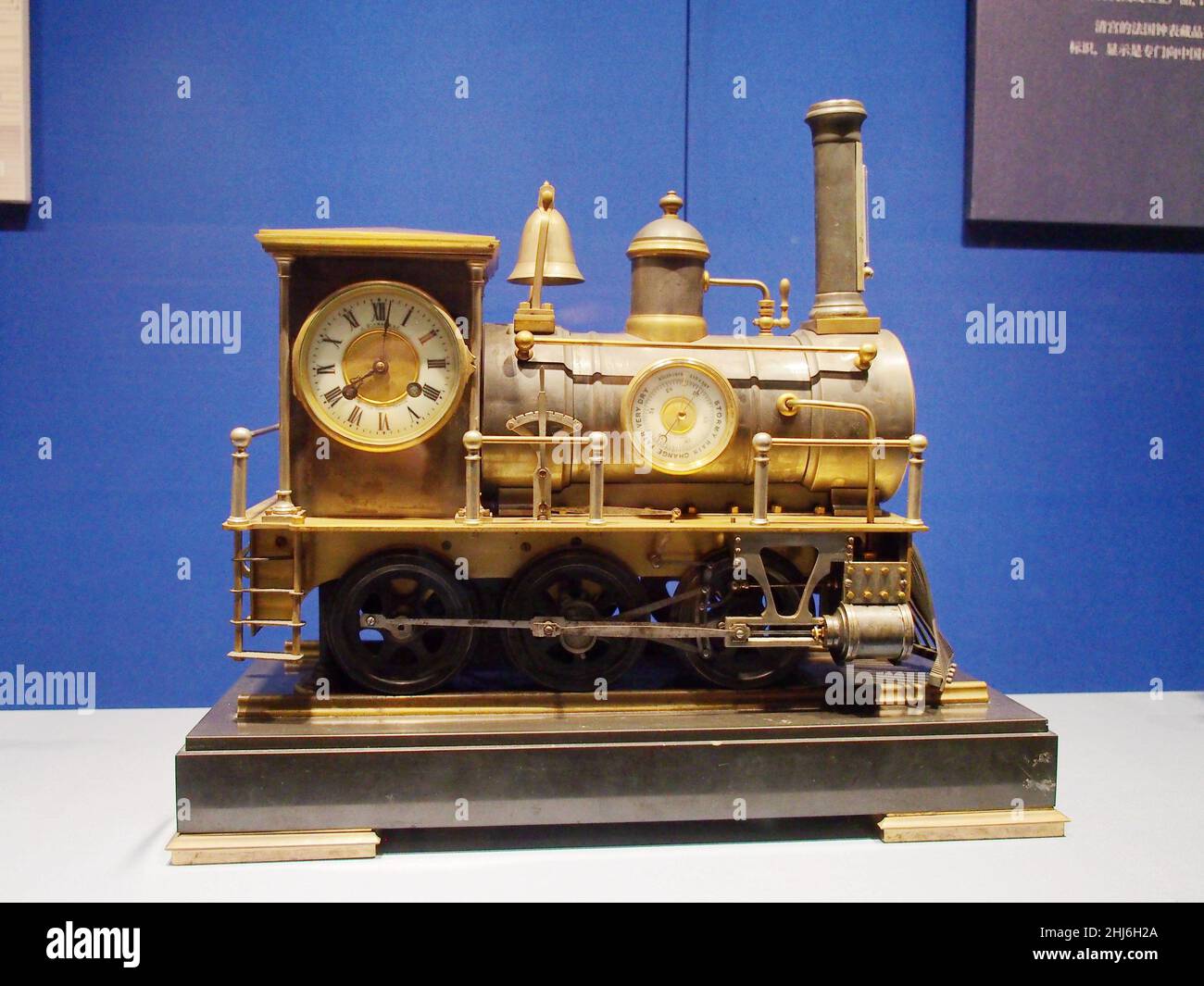 BEIJING, CHINE - 26 JANVIER 2022 - la montre de locomotive (fin 19th et début du 20th siècle en France) est exposée à l'heure de Jingling : une exposition conjointe Banque D'Images